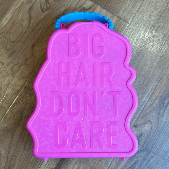 Set of 3 Hairdorable Dolls with One Carrying Case - Picture 12 of 13